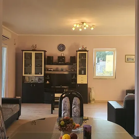 Anita *